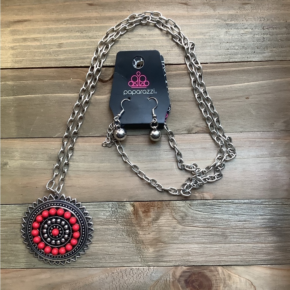 ❄️ Paparazzi | Silver Necklace with Red Beads